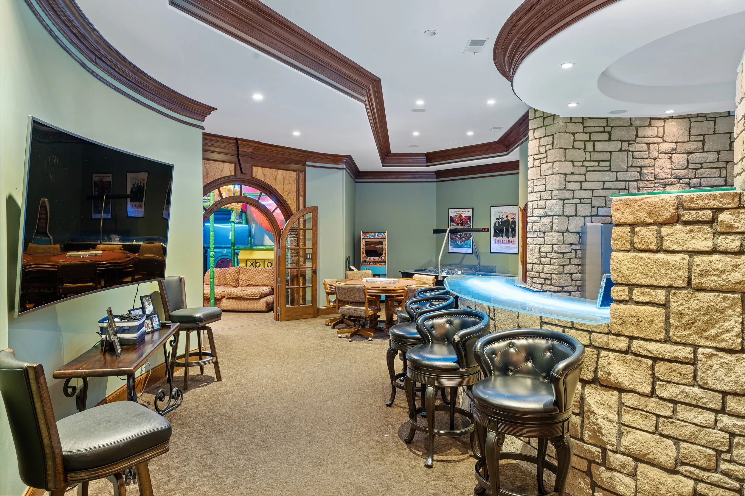 Castle on the Hill - Louisville, KY - Luxury Rental — Luxury